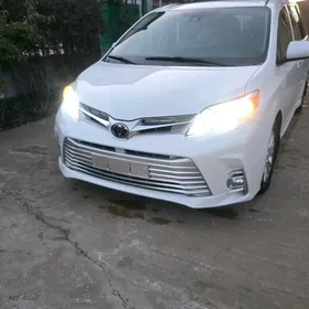 Toyota Sienna 2018