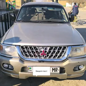 Mitsubishi Montero 2000