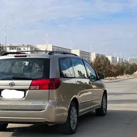 Toyota Sienna 2004