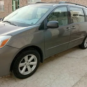 Toyota Sienna 2004