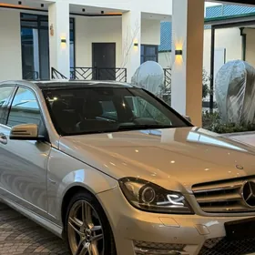 Mercedes-Benz C350 2011