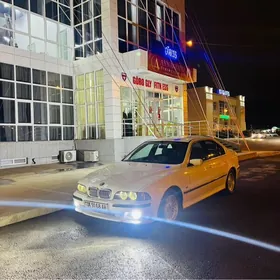 BMW E39 2000