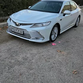 Toyota Camry 2021