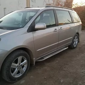 Toyota Sienna 2004