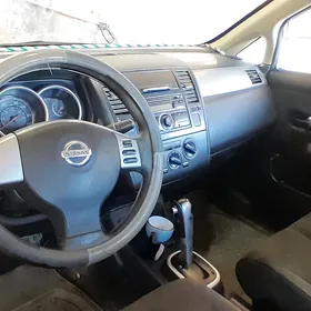 Nissan Versa 2010