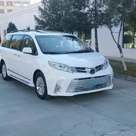 Toyota Sienna 2019