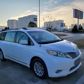 Toyota Sienna 2011