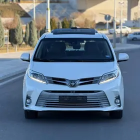 Toyota Sienna 2019