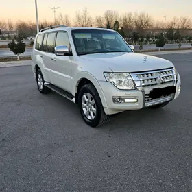 Mitsubishi Pajero 2015