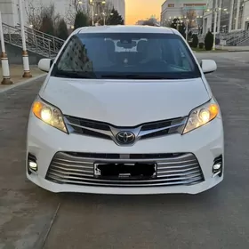 Toyota Sienna 2019