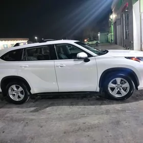 Toyota Highlander 2021