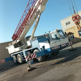 Liebherr LTM 2002