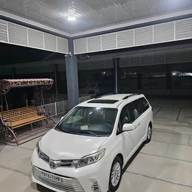 Toyota Sienna 2016