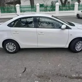 Toyota Yaris 2014