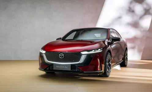 Ýöreýiş ätiýaçlygy 555 km bolan täze elektrikli sedan - Mazda 6e tanyşdyryldy