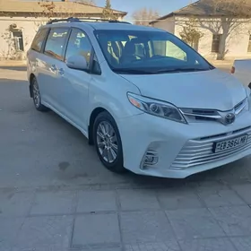 Toyota Sienna 2018