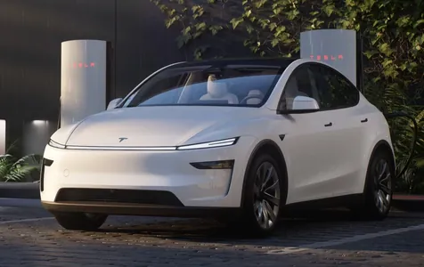 Tesla представила обновленный кроссовер Model Y 2025