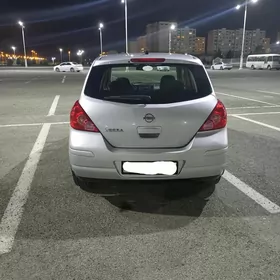 Nissan Versa 2010