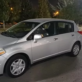 Nissan Versa 2011