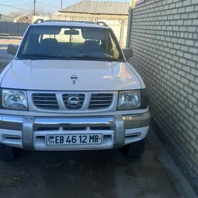 Nissan Navara 2005