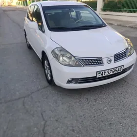 Nissan Tiida 2010