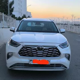 Toyota Highlander 2021