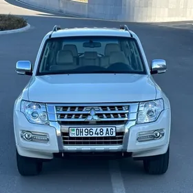 Mitsubishi Pajero 2020