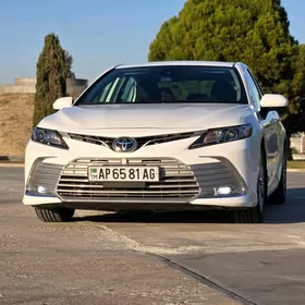 Toyota Camry 2021