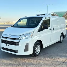 Toyota Hiace 2022