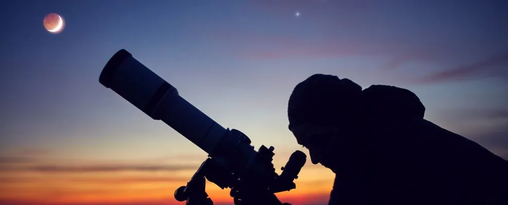Ýanwar we fewral aýlarynda Gün ulgamynyň planetalary asmanda bir hatara düzüler