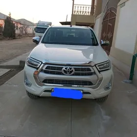 Toyota Hilux 2023