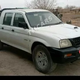 Mitsubishi L200 2003