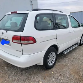 Toyota Sienna 2002