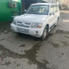 Mitsubishi Pajero 2004