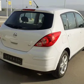 Nissan Tiida 2011