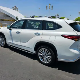 Toyota Highlander 2021