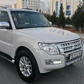 Mitsubishi Pajero 2015