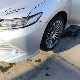 Toyota Camry 2019