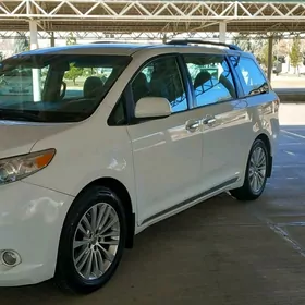 Toyota Sienna 2013