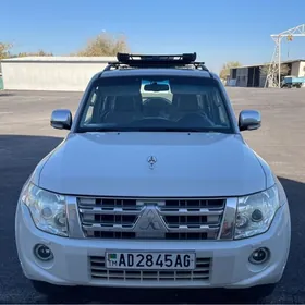 Mitsubishi Pajero 2013