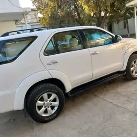 Toyota Fortuner 2011