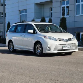 Toyota Sienna 2019