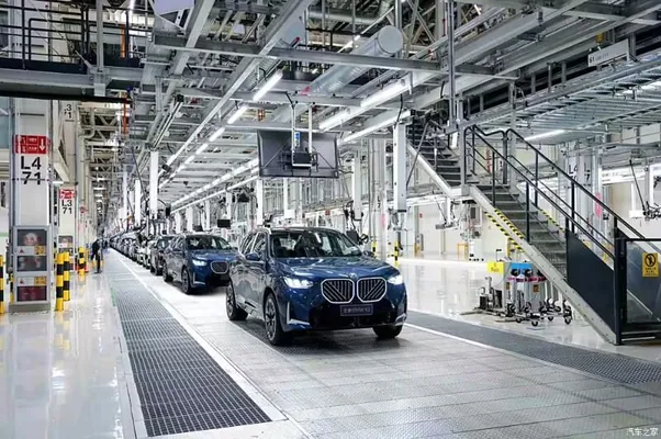 В Китае начали выпускать особенную версию BMW X3. Она длиннее