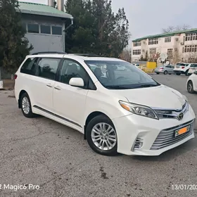 Toyota Sienna 2016