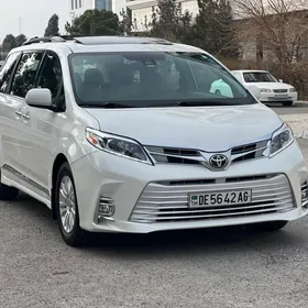 Toyota Sienna 2019