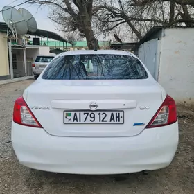 Nissan Versa 2011