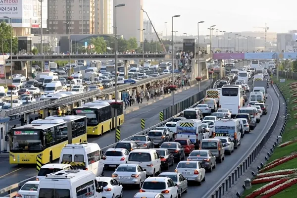 Stambul ýol dyknyşygy boýunça Nýu-Ýorkdan öňe geçdi: sürüjiler ýylda 105 sagat ýitirýär