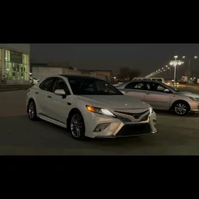 Toyota Camry 2019