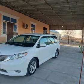 Toyota Sienna 2011