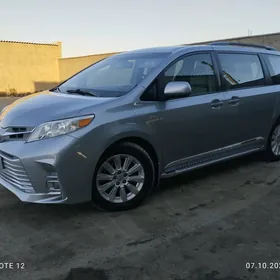 Toyota Sienna 2016